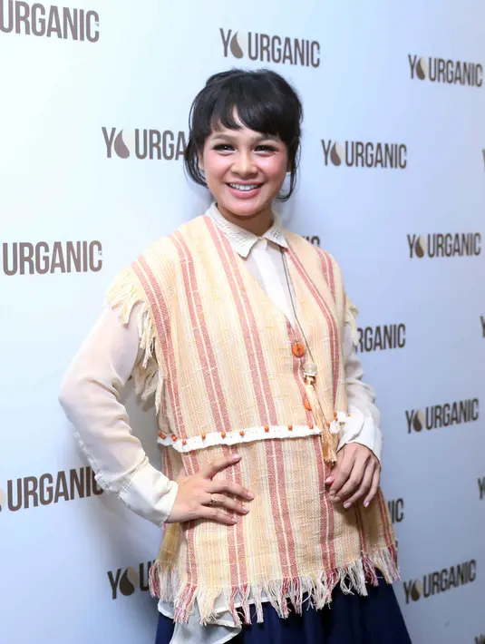 Ditemui di kawasan Senopati, Jakarta Selatan, Selasa (21/3/2017), istri dari Irfan Wahyudi itu mengaku belum melakukan olahraga berat. Demi menjaga kebugaran tubuhnya, ia hanya melakukan olahraga pilates. (Nurwahyunan/Bintang.com)