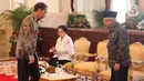 Presiden Joko Widodo (kiri) bersama Wakil Presiden Ma'ruf Amin (kanan) dan Ketua Dewan Pengarah BPIP Megawati Soekarnoputri (tengah) saat Presidential Lecture Internalisasi dan Pembumian Pancasila di Istana Negara, Jakarta, Selasa (3/12/2019). (Liputan6.com/Angga Yuniar)