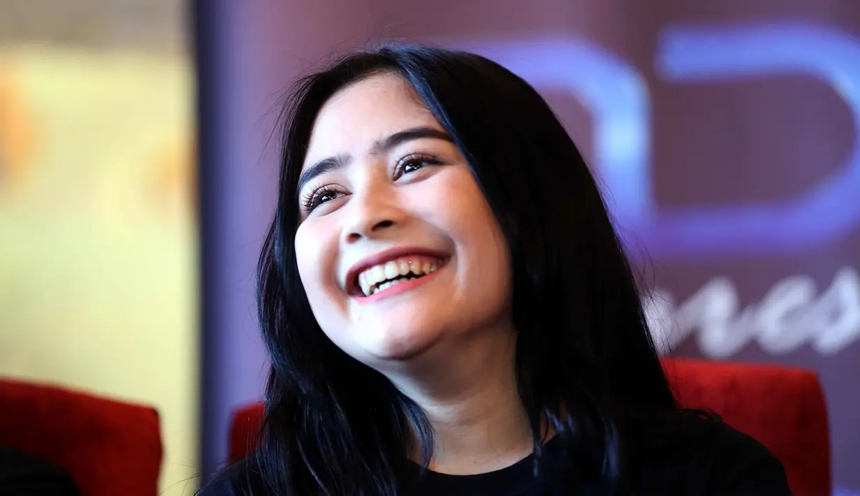 "Makanya Maddah itu artinya dibaca lebih dalam. Jadi semua konflik dan masalah yang terjadi nanti dibaca dan diulas lebih dalam oleh Risa," ungkap Prilly Latuconsina. (Nurwahyunan/Bintang.com)