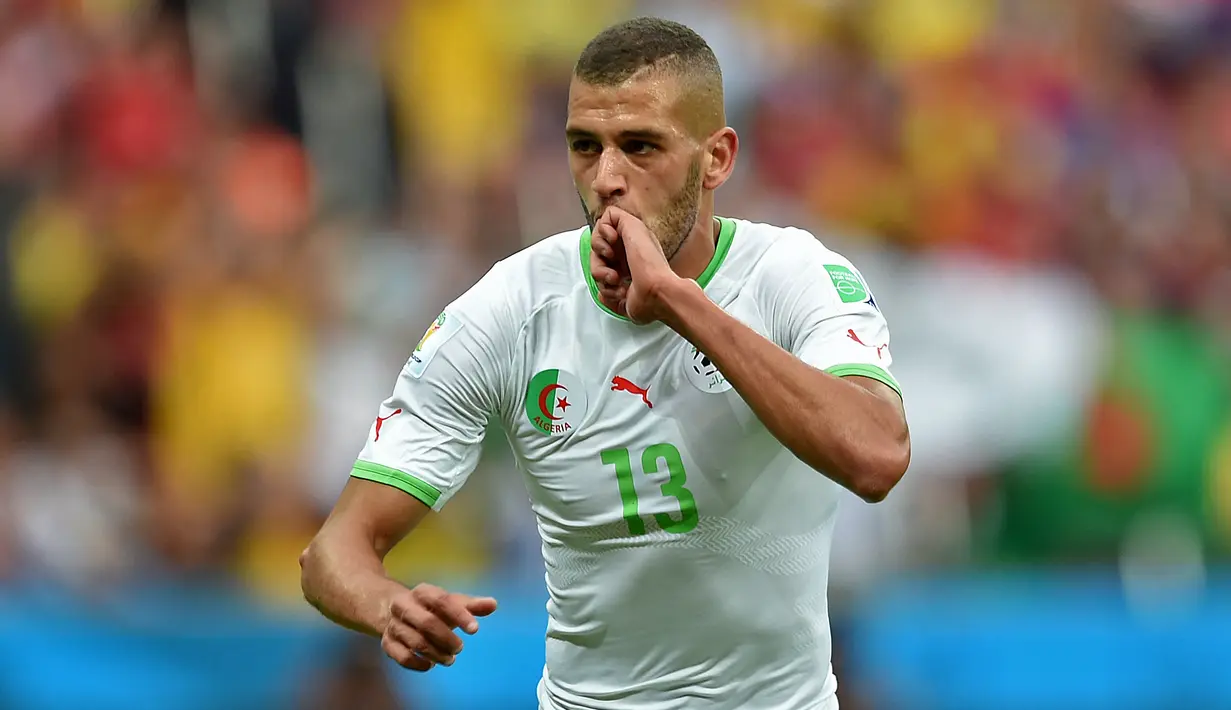 Islam Slimani menjadi pencetak gol terbanyak, yaitu tujuh gol untuk Aljazair di Kualfikasi Piala Dunia 2022 zona Afrika. Pemain yang sekaligus tercatat menjadi top skor sepanjang masa di negaranya ini, menjadi modal penting untuk perebutan tiket play-off Piala Dunia 2022. (AFP/Jung Yeon-Je)