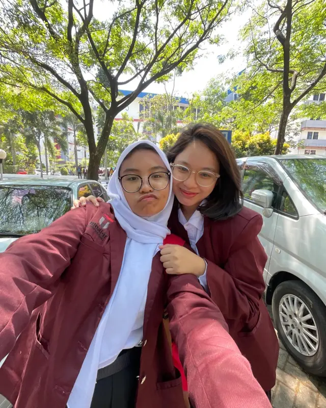 6 Potret Shakiena Azalea, anak Okie Agustina yang kini resmi kuliah di DKV