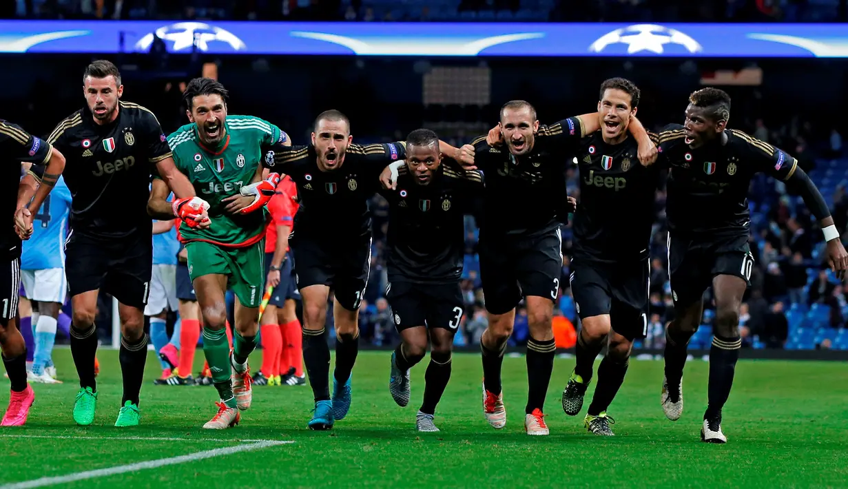 Pemain Juventus merayakan kemenangan 2-1 atas Manchester City di laga Grup D Liga Champions di Stadion Etihad, Manchester, Inggris, Rabu (16/9/2015) dini hari WIB. (Reuters/Phil Noble)
