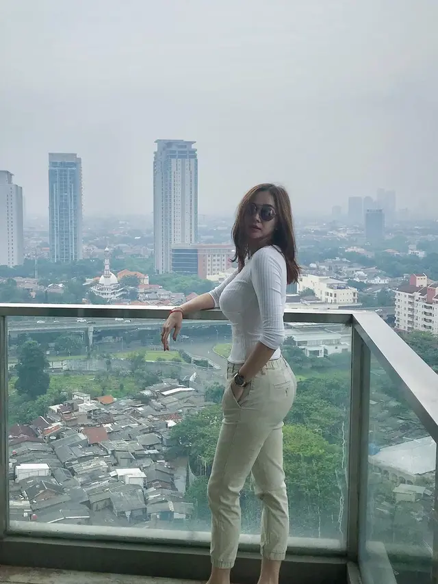 [Bintang] Aura Kasih