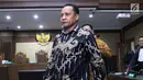 Terdakwa dugaan korupsi pengadaan lahan Bandara Bobong pada APBD Kepulauan Sula tahun 2009 Zainal Mus usai sidang tuntutan, Pengadilan Tipikor, Jakarta, Kamis (14/3). Zainal dituntut 8 tahun penjara dan denda Rp 500 juta. (Liputan6.com/Helmi Fithriansyah)