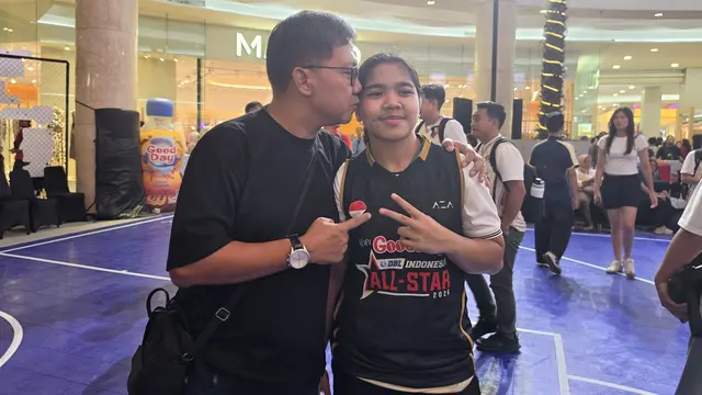 Bung Towel bersama putrinya Inez