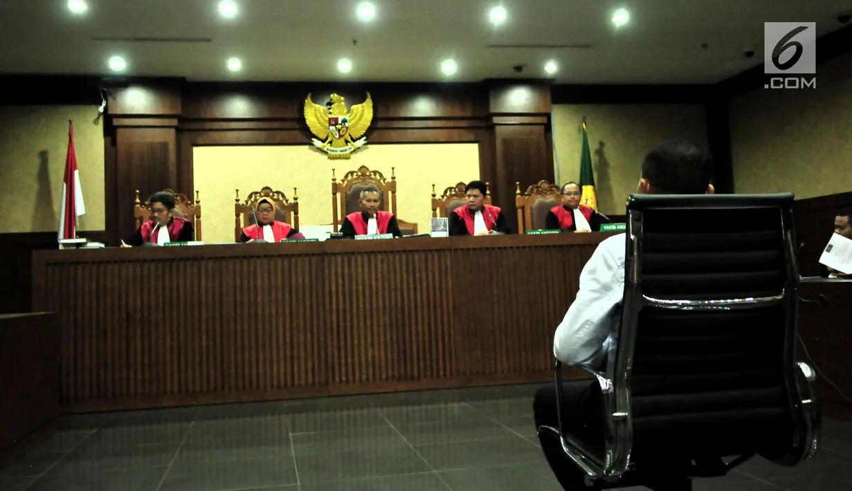 Ketua Majelis Hakim Ibnu Widodo Basuki saat membacakan putusan Bupati nonaktif Buton, Samsu Umar Abdul Samiun di Pengadilan Tipikor Jakarta, Rabu (27/9) . (Liputan6.com/Helmi Afandi)