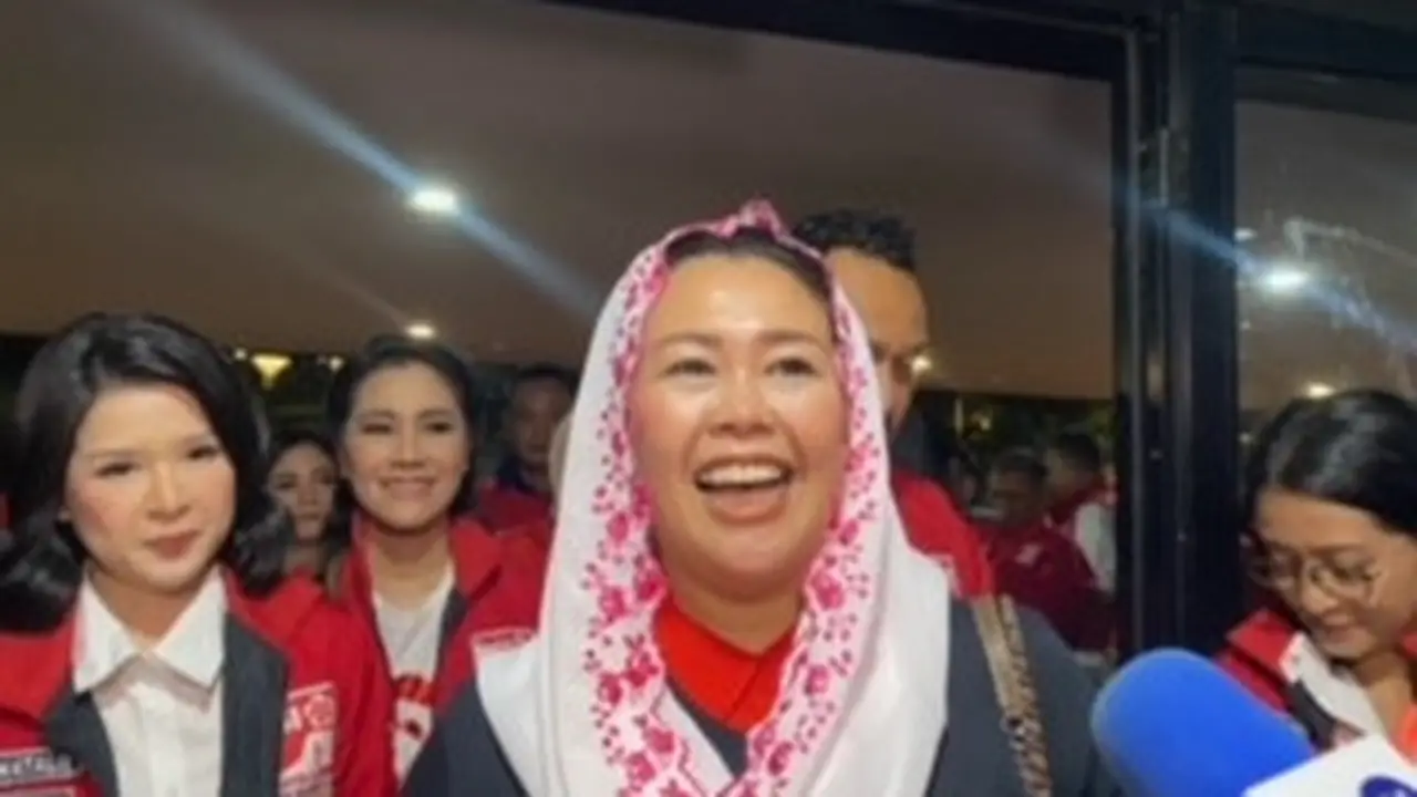 Putri Presiden Keempat RI Abdurrahman Wahid atau Gus Dur, Yenny Wahid saat menghadiri acara kopi darat nasional (Kopdarnas) Partai Solidaritas Indonesia (PSI) di Tennis Indoor Senayan, Jakarta.