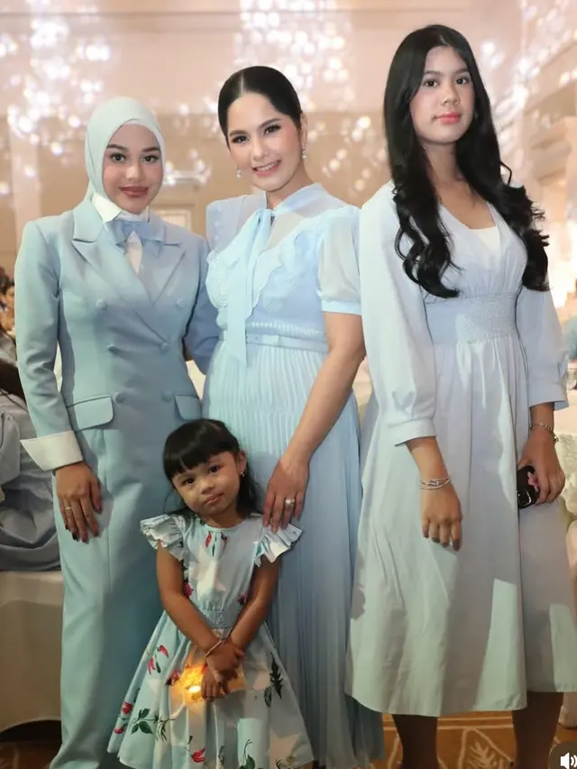 Pesona Almira Tungga dewi Putri Annisa Pohan dengan Riasan Serba Pink. [@annisayudhoyono]