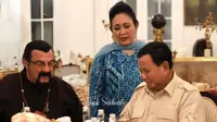 Potret Titiek Soeharto Tampak Akrab Menjamu Prabowo dan Steven Seagal