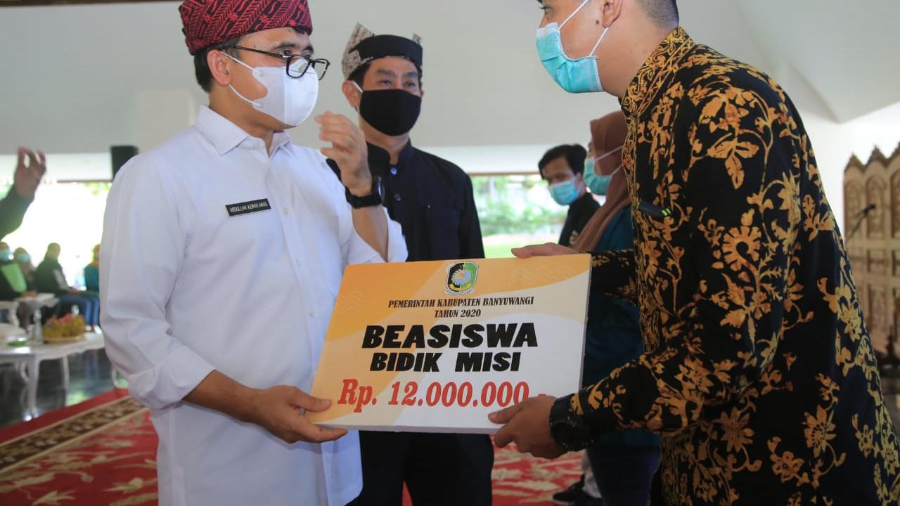 Pemerintah Kabupaten Banyuwangi kembali menyalurkan beasiswa