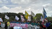 Tarif Listrik Naik, Ratusan Mahasiswa Berdemo di Depan Istana