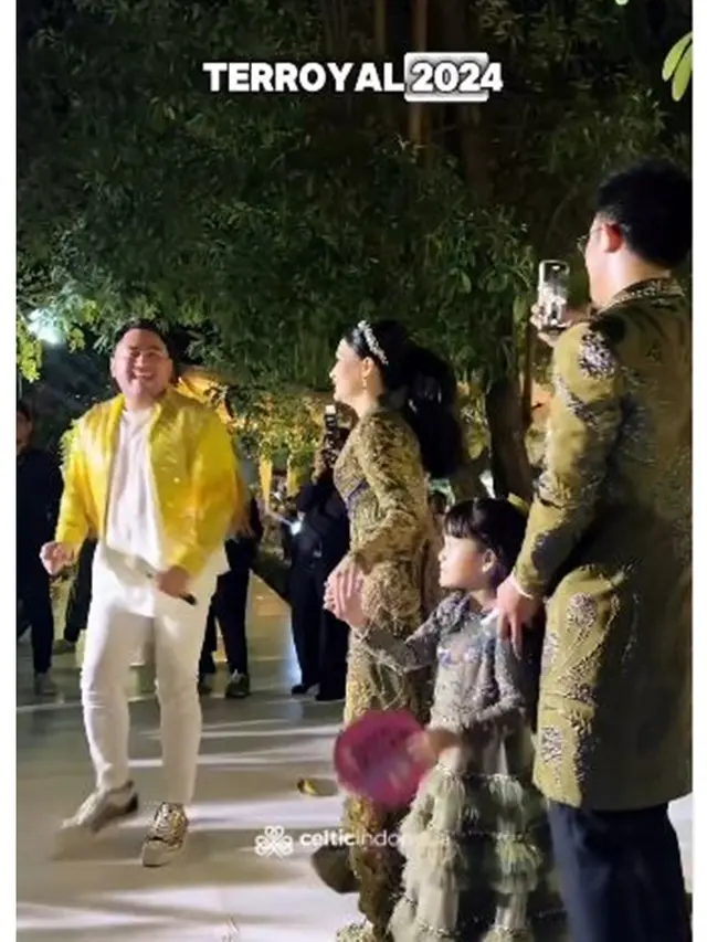 8 Potret Viral Pernikahan Anak Sultan Gresik Bak Pesta Rakyat, Ada Hadiah Umrah