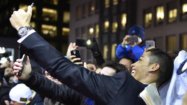 Gagal Raih Ballon d'Or Ronaldo Selfie dan Happy