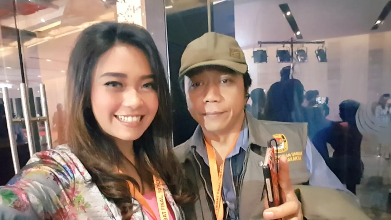 Selama berkarir menjadi presenter, Natasha Rossdiana pernah memandu jalannya debat Pilkada DKI Jakarta di televisi ia bekerja.