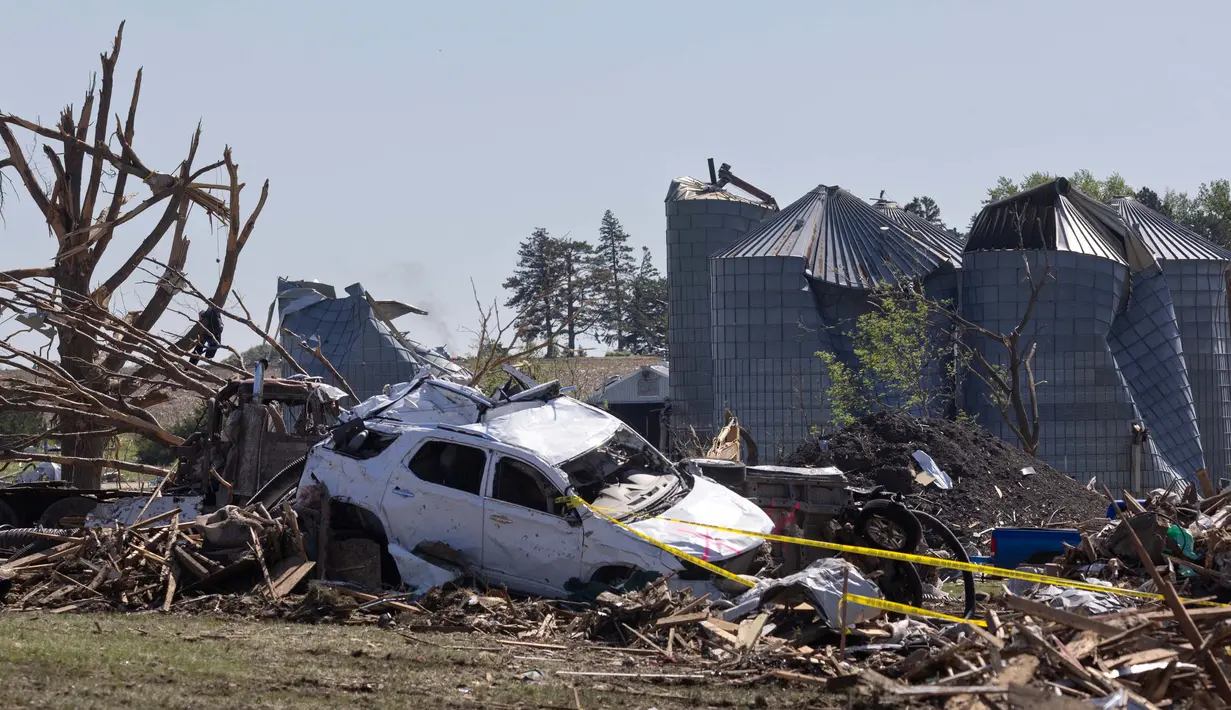 Masyarakat di wilayah Greenfield diminta segera melaporkan ke pihak terkait jika ada kerabat yang hilang, terluka, atau membutuhkan perlindungan. (SCOTT OLSON/Getty Images North America/Getty Images via AFP)