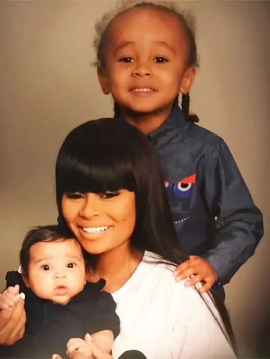 Tokyo sendiri pun terang-teragan memusuhi anaknya usai dilarang bertemu dengan cucunya, King Cairo dan Dream Kardashian. (Hollywood Life)