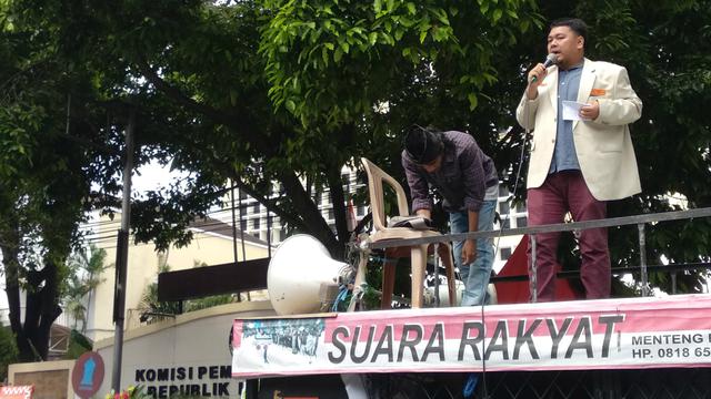 PP Pemuda Muhammadiyah menggelar aksi di depan kantor KPU. (Merdeka.com/ Ahda Baihaqi)