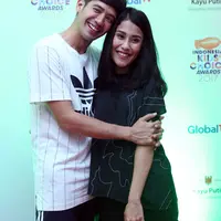 "Inginnya langsung, doakan ya. Kalau bulan madu belum sih, cuma kemarin setelah menikah saya juga pulang untuk ketemu keluarga dari mama. Ya sekalian melipir dikit lah, melihat Bali utara seperti apa," pungkas Tarra Budiman. (Nurwahyunan/Bintang.com)