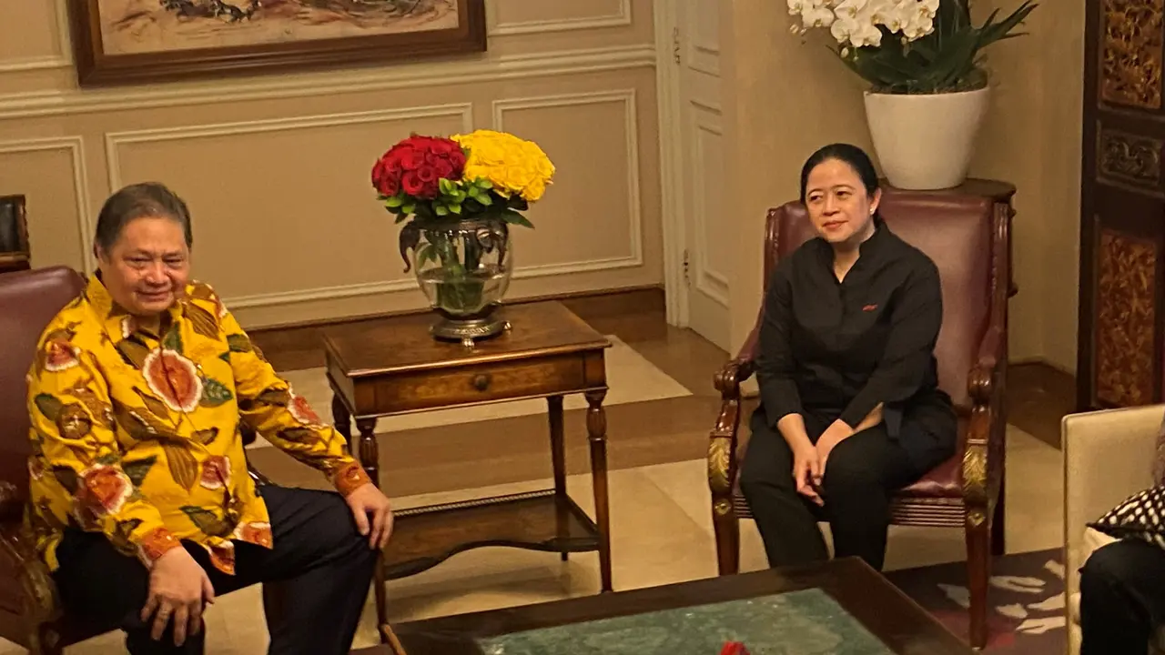 Ketua DPP PDIP Puan Maharani menyambangi Ketua Umum Partai Golkar Airlangga Hartarto pada hari ini, Kamis (27/7/2023).