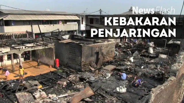 Ratusan siswa sekolah Yayasan Pendidikan Harapan Salahudin, tetap mengikuti ujian tengah semester meski sejumlah ruang kelas mereka terbakar