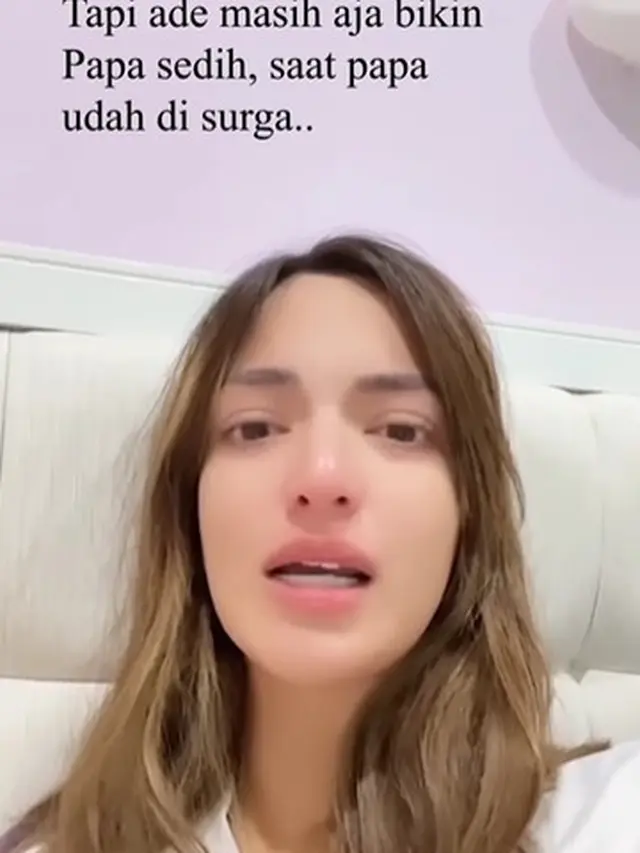 Nia Ramadhani menangis kenang ayah (Instagram/ramadhaniabakrie)