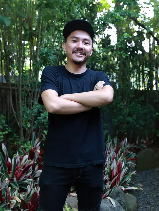 Ananda Omesh mendapat dukungan dari sang istri dalam program amal ‘Shave For Hope 2015’. Hasil donasi akan disalurkan melalui Yayasan Pita Kuning Anak Indonesia (YPKAI). (Wimbarsana/Bintang.com)