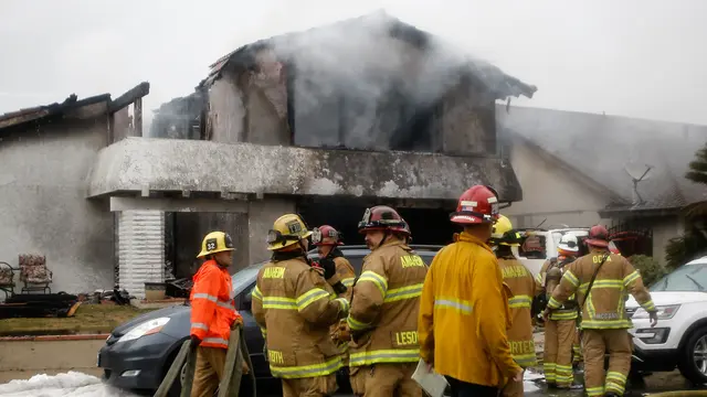 Pesawat Cessna Tabrak Rumah Warga di California