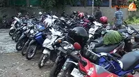 Parkir Liar di Slipi, Ratusan Motor Digembosi