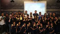 Skuad Persib Putri U-17 disambut secara resmi di Graha Persib, Jalan Sulanjana, Bandung, Jumat (20/12/2024) usai juara Piala Pertiwi 2024 setelah mengalahkan Raga Negeri, Banten U-17 dengan skor 2-1 pada laga final yang digelar di Jakarta, Kamis (19/12/2024). (Bola.com/Erwin Snaz)