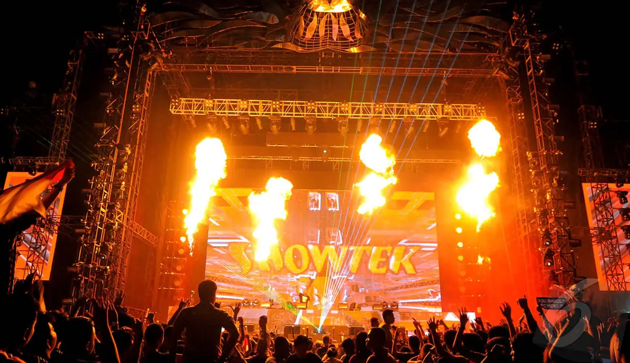 Dimeriahkan tiga stage yang diisi para DJ berkualitas, perhelatan tahunan DWP tahun ini sukses mengguncang Jakarta, Sabtu (14/12/2014). (Liputan6.com/Faisal R Syam)