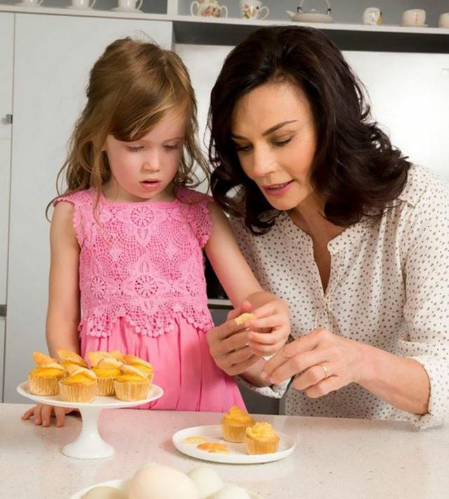 Di usianya yang ke 70, Carolyn terlihat seperti wanita usia 30 - 40an tahun/copyright odditycentral.com/Carolyn Hartz