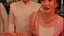 Penampilan Sarwendah semakin lengkap dengan aksesori seperti anting-anting, kalung, gelang serta headpiece yang indah. Perhiasan yang dikenakannya menambah kesan autentik pada penampilannya. Melambangkan semangat perayaan Diwali yang penuh warna dan cahaya. (Liputan6.com/IG/@robbypurba)