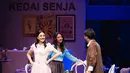Sementara itu, Mawar Eva tampil feminin dengan gaya vintage dibandingkan Sherina Munaf [@mawar_eva]