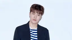 Lee Hyun Perpanjang Kontrak dengan BIGHIT MUSIC usai 19 Tahun Bersama