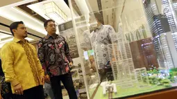 Ketum Pilars 93 Robby Budiansyah (kiri), Ketum KMPT Pramono Dewo (tengah), dan Project Director Grand Andika Kertajati PT. PP Property Tbk Raja M.L Tobing usai diskusi di Jakarta, Sabtu (14/9/2019). Acara ini membuka peluang bisnis properti serta kontruksi. (Liputan6.com/JohanTallo)