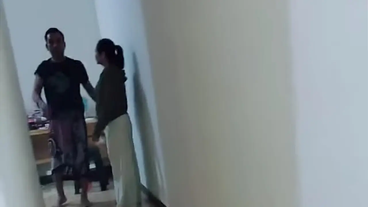 Anggota tni aniaya istri usai dipergoki selingkuh. (tangkapan layar video di media sosial).