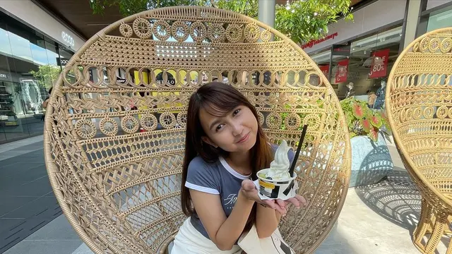 Stefi Eks JKT48 Liburan di Bangkok