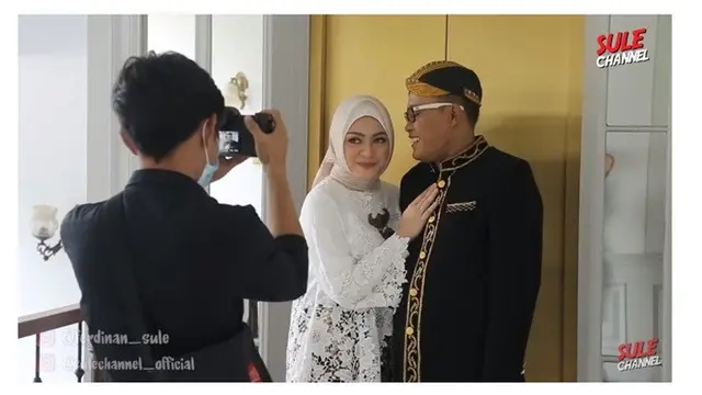 8 Potret Prewedding Sule dan Nathalie Holscher, Mesra Banget