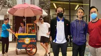 Tak Diduga Tenar, 6 Tukang Bakso Viral Ini Pernah Jadi Sorotan Publik (sumber: Instagram/dimas_baam/ruben_onsu)