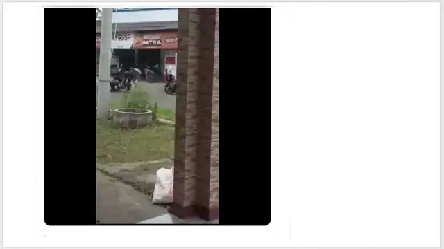 Viral video di sosial media berdurasi 2 menit 50 detik di Kabupaten Cilacap, Provinsi Jawa Tengah memperlihatkan adanya aksi perampokan oleh tiga orang dengan mengendarai dua sepeda motor di sebuah toko.