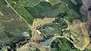 Bencana hidrometeorelogi tersebut menyebabkan puluhan korban jiwa, kerusakan infrastruktur yang meluas, dan sejumlah wilayah sempat terisolasi. Tampak dalam foto, gambaran umum menunjukkan area permukiman yang rusak akibat banjir bandang di Kabupaten Bener Meriah, Provinsi Aceh, pada Kamis 4 Desember 2025. (CHAIDEER MAHYUDDIN/AFP)