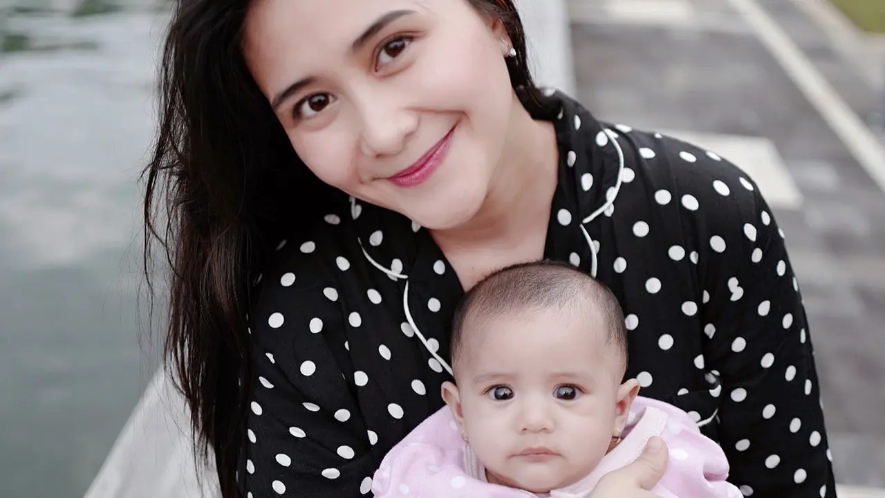 [Bintang] Keluarga Ryana Dea dan Puadin Redi