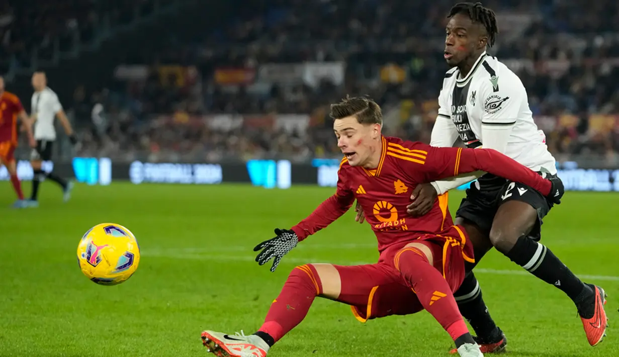 Namun tak mudah bagi mereka untuk mendobrak pertahanan Udinese. (AP Photo/Alessandra Tarantino)