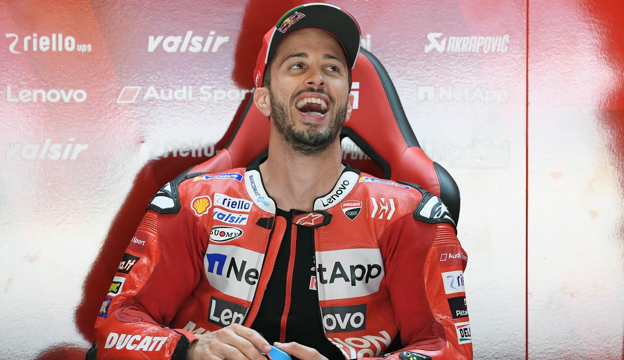 3. Pembalap Ducati, Andrea Dovizioso berada di urutan ke tiga klasemen sementara MotoGP 2020 dengan 31 poin. Pembalap asal Italia itu hanya mampu finis di urutan 11 pada balapan MotoGP Republik Ceska di Sirkuit Brno, Minggu (9/8/2020). (AFP/Lluis Gene)