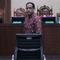 Mantan Menteri Pendidikan, Kebudayaan, Riset, dan Teknologi (Mendikbudristek), Nadiem Anwar Makarim, yang juga salah satu pendiri platform pembayaran dan perusahaan transportasi daring di Indonesia, bersiap mengikuti persidangan di Pengadilan Tindak Pidana Korupsi Jakarta, Rabu 13 Mei 2026. (AP Photo/Tatan Syuflana)