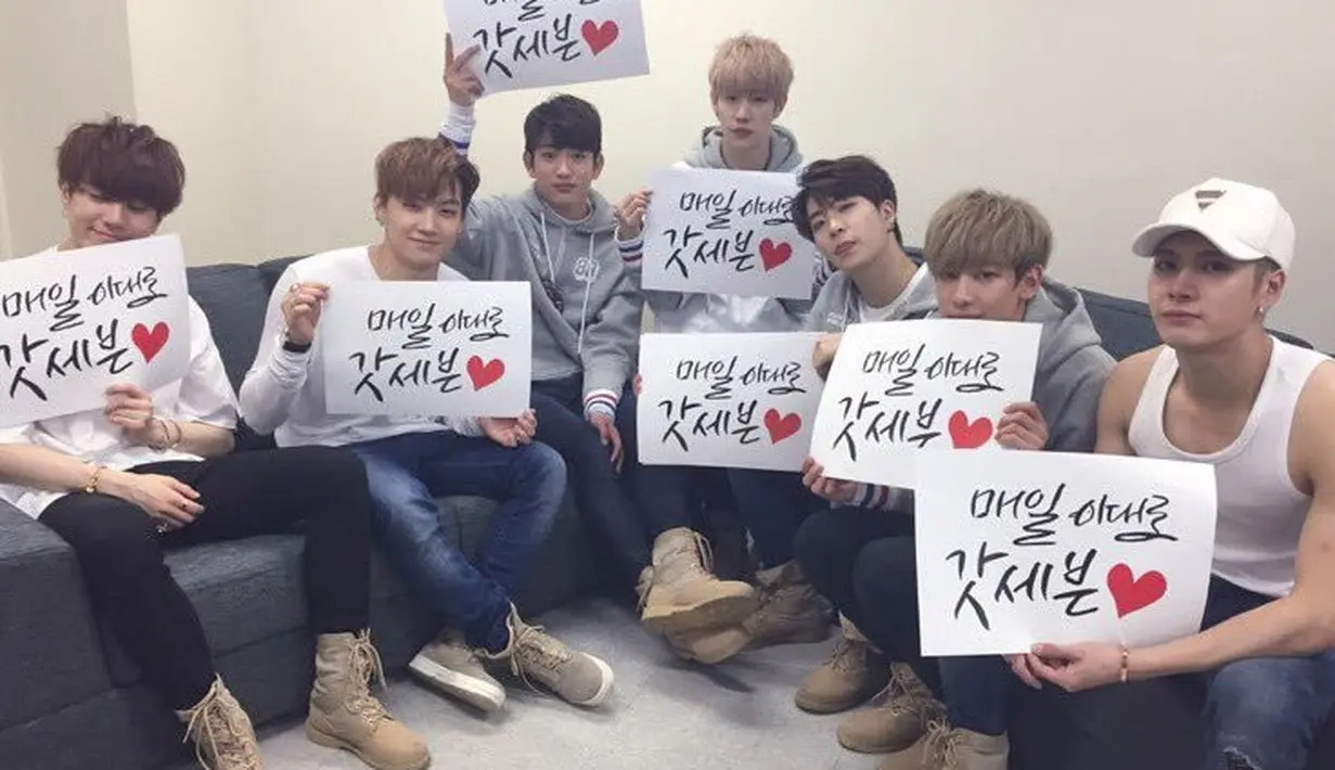 "Lagu ini juga berisi tentang sikap jujur dengan perasaan Anda ketika Anda menyukai seseorang," lanjut cowok kelahiran 6 Januari 1994. (Foto: Soompi.com)