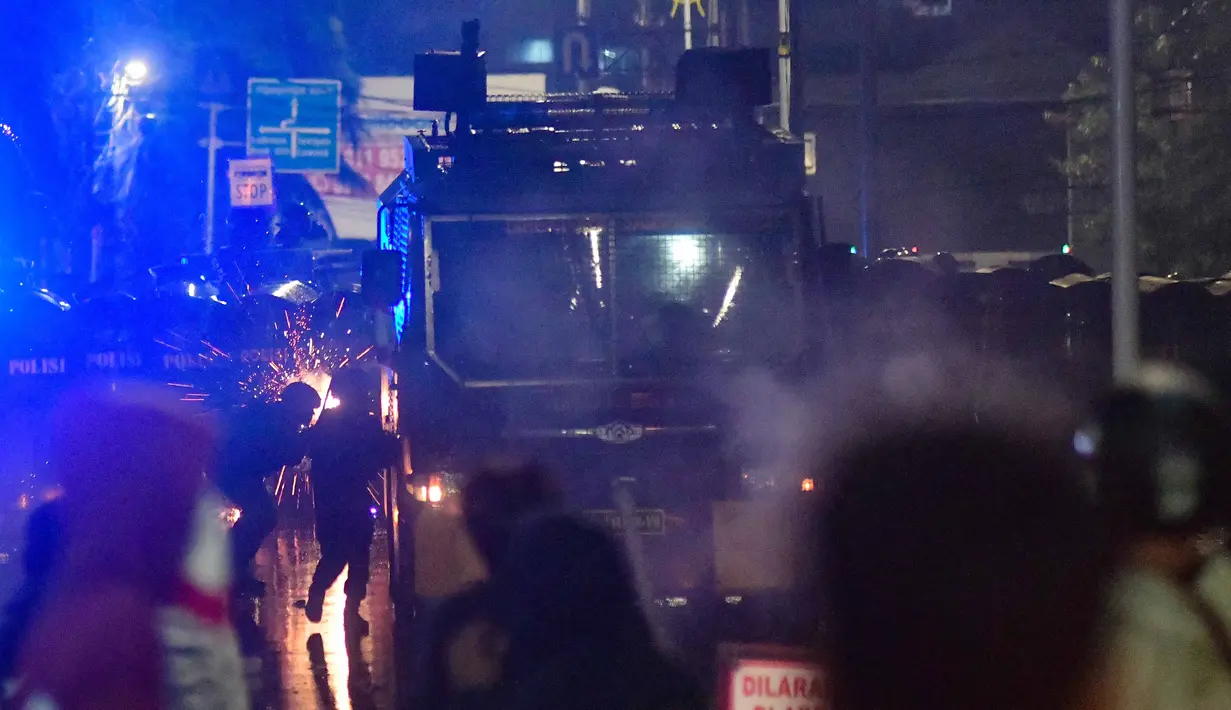 Mahasiswa menyoroti kenaikan tunjangan anggota DPR. (merdeka.com/Arie Basuki)