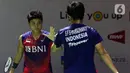 Pebulutangkis ganda putri Indonesia Apriyani Rahayu/Siti Fadia Silva Ramadhanti saat berlaga di babak Perempat Final Indonesia Masters 2023 melawan Jongkolphan Kititharakul/Rawinda Prajongjai (Thailand) di istora Senayan, Jakarta, Jumat (27/1/2023). Apriyani Rahayu/Siti Fadia Silva Ramadhanti harus menyudahi perjuangan mereka pada ajang Indonesia Masters 2023 usai takluk 21-16, 17-21, 18-21. (Liputan6.com/Helmi Fithriansyah)