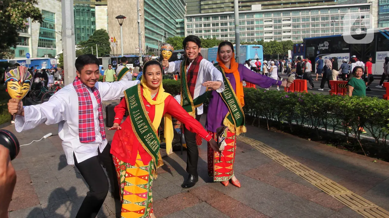 Tarian Lenggang Jakarta Meriahkan Sosialisasi Pemilihan Abang None Jakarta 2025