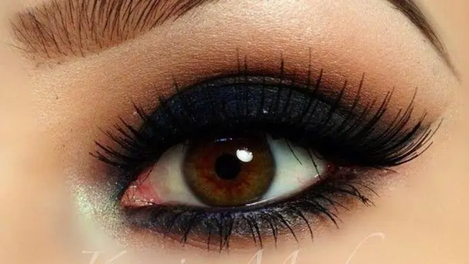 3 Riasan 'Smokey Eye' Ini Bikin Kamu Minta Ditatap Terus